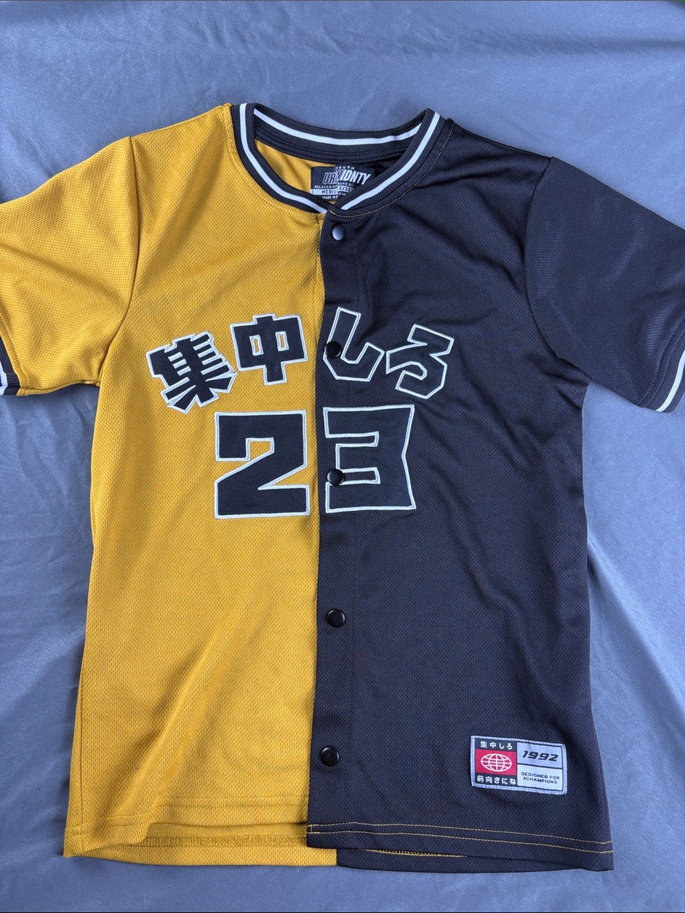URBNIDNTY Kids' Split Yellow & Black Baseball Tee - Medium 10-12
